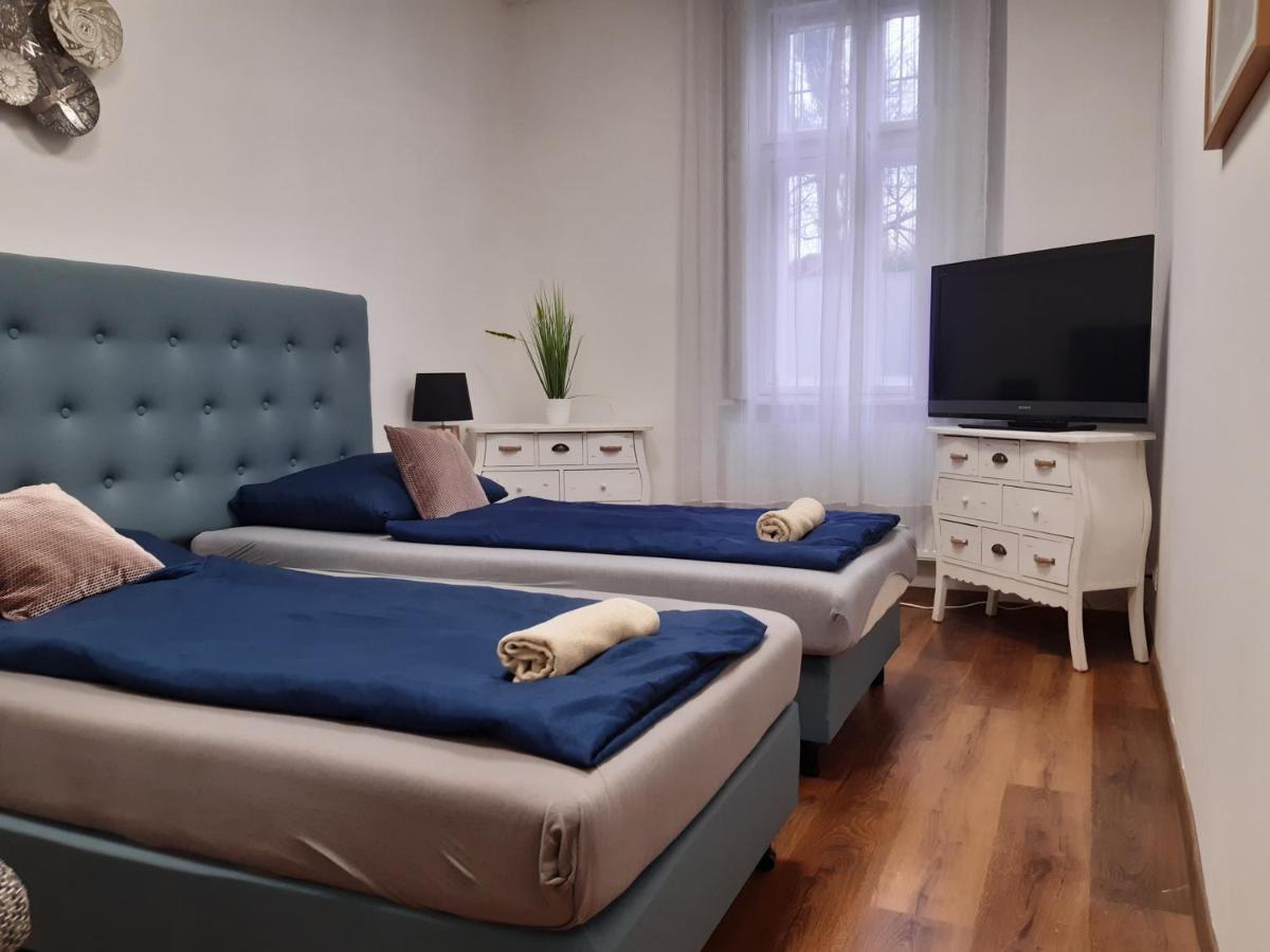 Varalja Apartman Tata Exterior foto