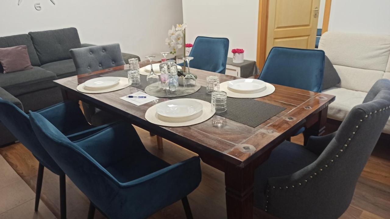 Varalja Apartman Tata Exterior foto