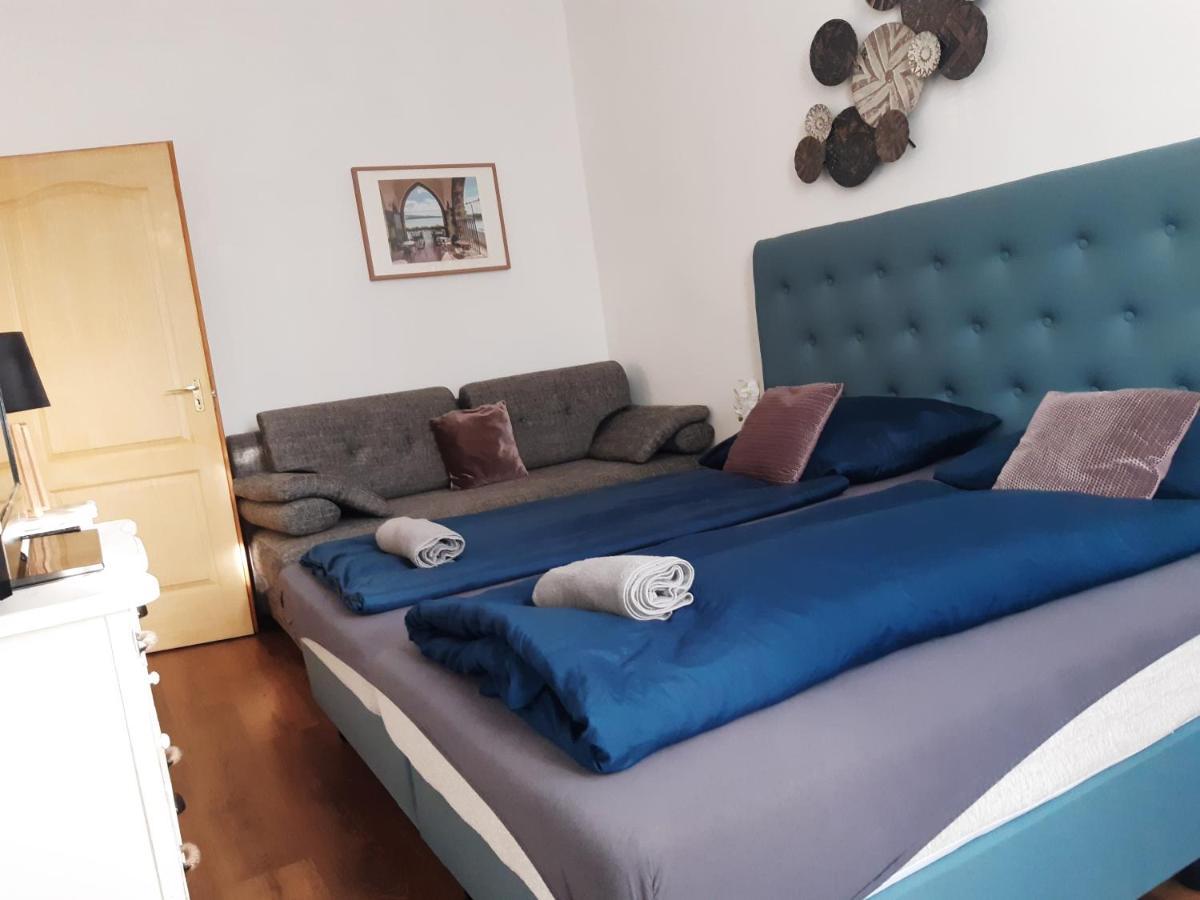 Varalja Apartman Tata Exterior foto
