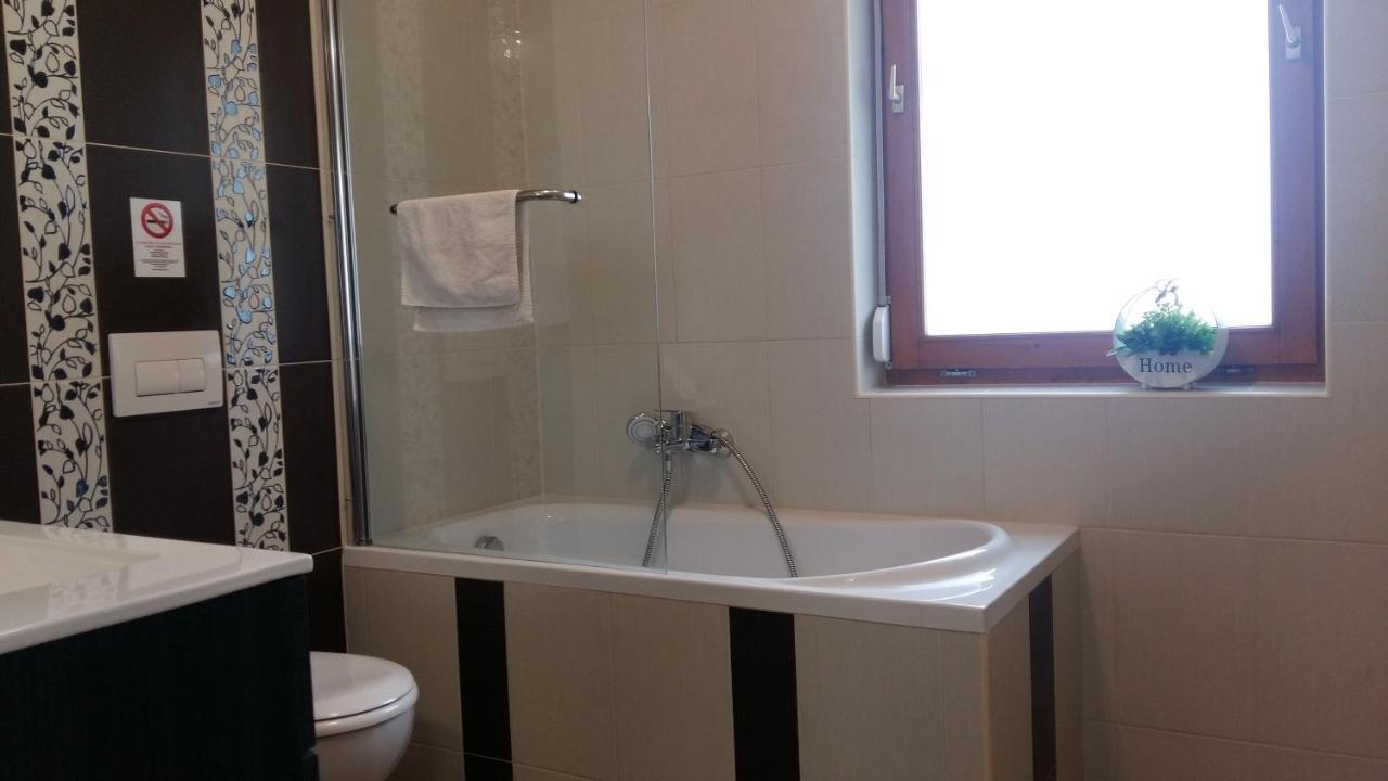 Varalja Apartman Tata Exterior foto