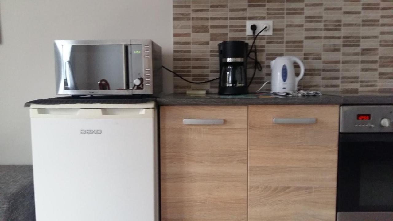 Varalja Apartman Tata Exterior foto